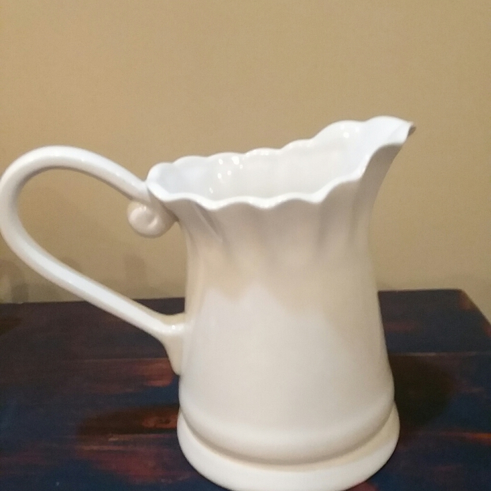 Harry and David ceramic pitcher